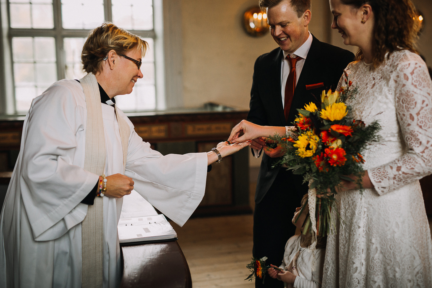 Höstbröllop Storhogna, Klövsjö Kyrka, Fotograf Yohanna Mårtensson, Fotograf Härjedalen Jämtland