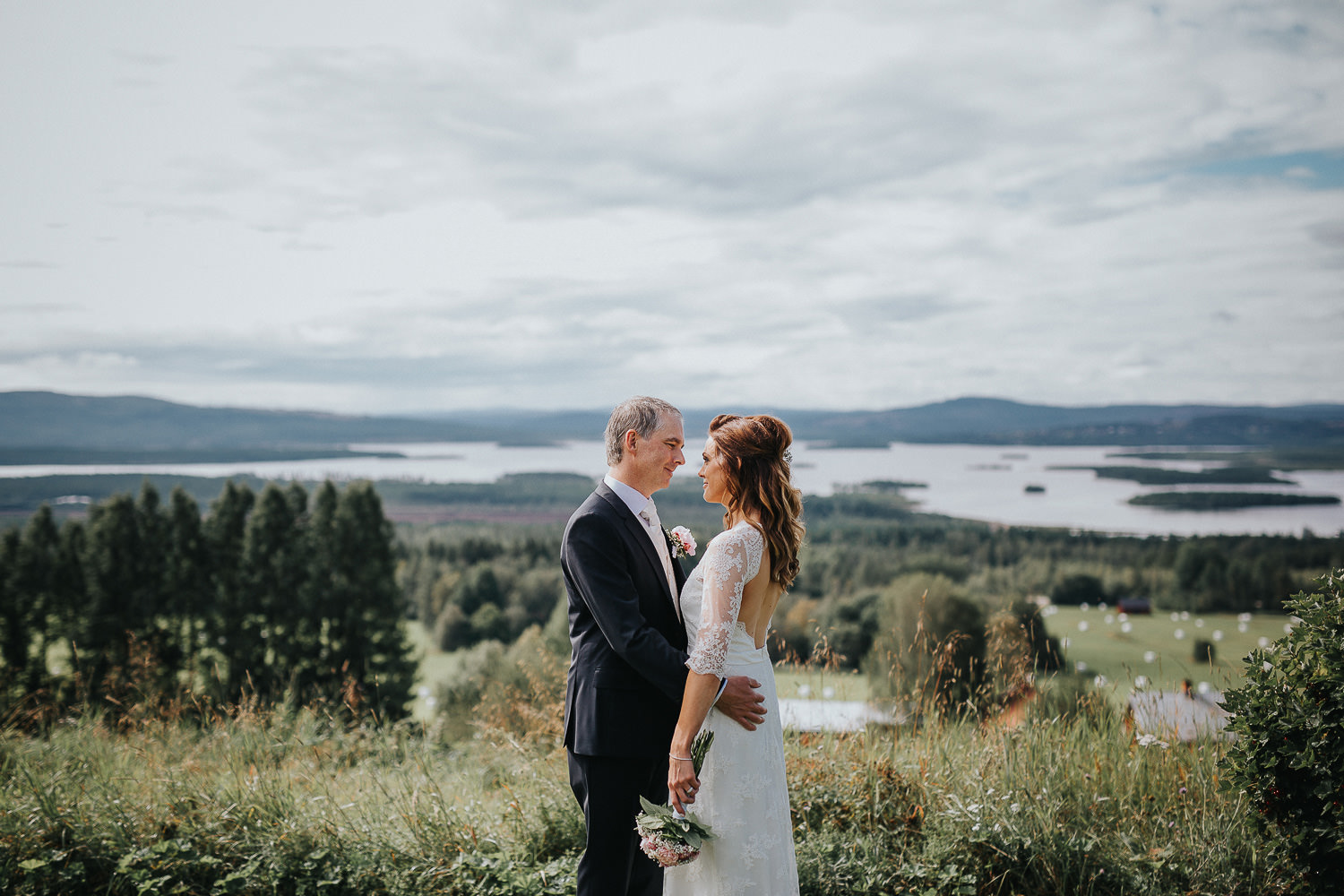 Bröllop i Sveg Härjedalen Bröllopsfotografering Jämtland Bröllopsfotograf Yohanna Mårtensson