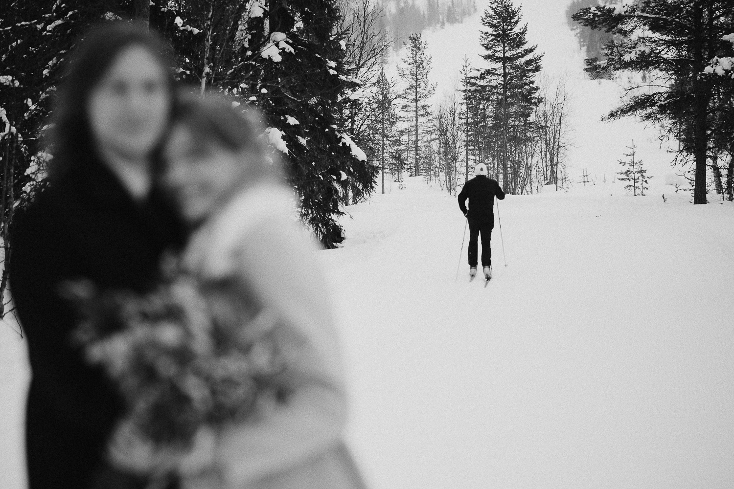 Utomhusvigsel Tännäskröket Bröllopsfotograf Yohanna Mårtensson Fotograf Härjedalen Fotograf Jämtland