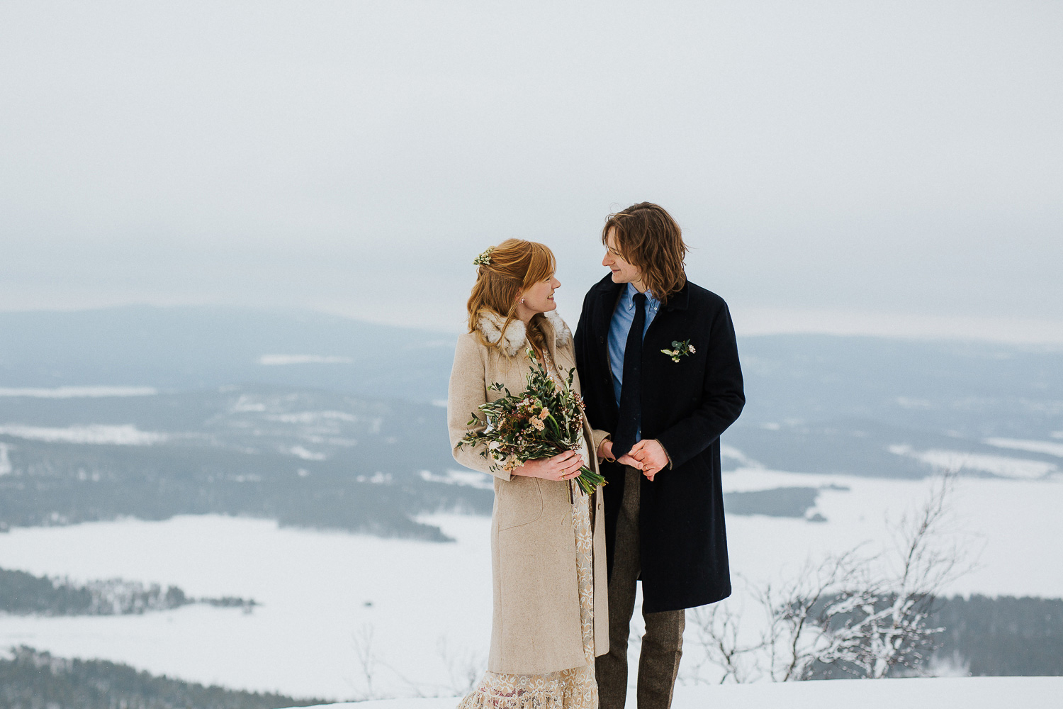Utomhusvigsel Tännäskröket Bröllopsfotograf Yohanna Mårtensson Fotograf Härjedalen Fotograf Jämtland